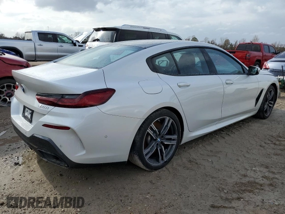 2021 BMW 8 Series 840i z VIN WBAGV4C00MCF65565, wystawiony jako Copart lot #72652692 z przebiegiem Nie podano mil oraz . Historia ofert i sprzedaży dostępna na DreamBid. Obrazek 3.