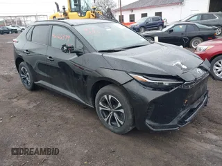 2023 Toyota bZ4X XLE z VIN JTMABACA2PA023521, wystawiony jako IAAI lot #42126379 z przebiegiem 35 454 mil mil oraz . Historia ofert i sprzedaży dostępna na DreamBid. Obrazek 1.