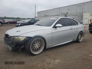2007 BMW 3 Series 335i z VIN WBAWB73527P022620, wystawiony jako Copart lot #61232395 z przebiegiem 148 310 mil mil oraz Nie do naprawy • Non repairable. Historia ofert i sprzedaży dostępna na DreamBid. Obrazek 1.