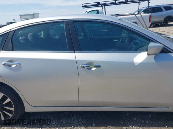2018 Nissan Altima SR with VIN 1N4AL3AP6JC271207, listed as a IAAI auction lot 41839284 with 111,144 mi miles and . Bid and sale history available at carsss.com. Image 13.