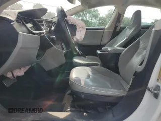 2013 Tesla Model S Performance с VIN 5YJSA1DP3DFP14019, выставлен на аукционе Copart как лот 59503525 с пробегом Не указан миль и Списание • Salvage title. История ставок и продаж доступна на DreamBid. Изображение 7.
