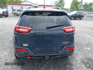 2017 Jeep Cherokee Trailhawk z VIN 1C4PJMBS1HW569093, wystawiony jako IAAI lot #42286940 z przebiegiem 121 876 mil mil oraz . Historia ofert i sprzedaży dostępna na DreamBid. Obrazek 16.