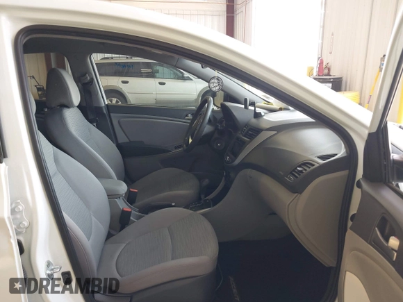2016 Hyundai Accent SE z VIN KMHCT4AE4GU989554, wystawiony jako IAAI lot #42392926 z przebiegiem 114 759 mil mil oraz . Historia ofert i sprzedaży dostępna na DreamBid. Obrazek 5.