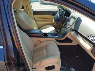 2014 Lincoln MKT EcoBoost z VIN 2LMHJ5ATXEBL57360, wystawiony jako IAAI lot #41976182 z przebiegiem 126 676 mil mil oraz . Historia ofert i sprzedaży dostępna na DreamBid. Obrazek 5.