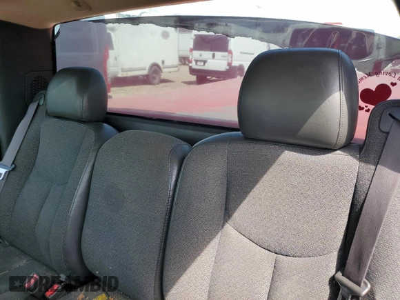 2005 Chevrolet Silverado 1500 Work Truck z VIN 1GCEC14X45Z338059, wystawiony jako Copart lot #53183515 z przebiegiem 191 166 mil mil oraz Czysty tytuł • Clean title. Historia ofert i sprzedaży dostępna na DreamBid. Obrazek 10.