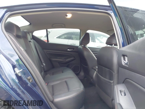 2019 Nissan Altima 2.5 SR with VIN 1N4BL4CV0KC179789, listed as a IAAI auction lot 41989401 with 82,028 mi miles. Bid and sale history available at carsss.com. Image 8.