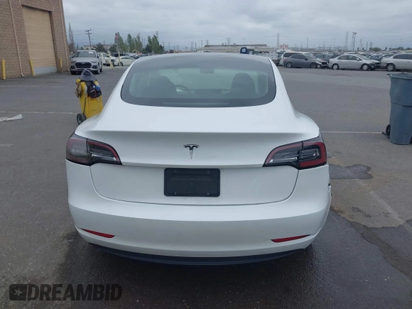 2023 Tesla Model 3 z VIN 5YJ3E1EA8PF437584, wystawiony jako IAAI lot #42112679 z przebiegiem 52 574 mil mil oraz . Historia ofert i sprzedaży dostępna na DreamBid. Obrazek 16.