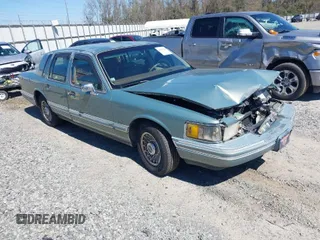 1994 Lincoln Town Car Signature z VIN 1LNLM82W5RY616904, wystawiony jako IAAI lot #41811628 z przebiegiem 163 653 mil mil oraz . Historia ofert i sprzedaży dostępna na DreamBid. Obrazek 1.