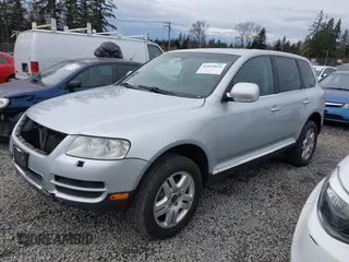 2006 Volkswagen Touareg 4.2L V8 z VIN WVGZM77L06D043948, wystawiony jako IAAI lot #41839431 z przebiegiem 207 496 mil mil oraz . Historia ofert i sprzedaży dostępna na DreamBid. Obrazek 14.