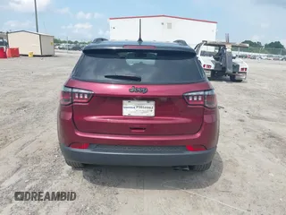 2022 Jeep Compass Latitude z VIN 3C4NJCBB2NT210970, wystawiony jako IAAI lot #42302790 z przebiegiem 27 999 mil mil oraz . Historia ofert i sprzedaży dostępna na DreamBid. Obrazek 16.