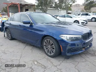 2019 BMW 5 Series 530i xDrive z VIN WBAJA7C5XKWW02211, wystawiony jako IAAI lot #42203853 z przebiegiem 87 123 mil mil oraz . Historia ofert i sprzedaży dostępna na DreamBid. Obrazek 1.