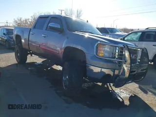 2008 GMC Sierra 2500HD SLE1 z VIN 1GTHK23668F109161, wystawiony jako IAAI lot #41414820 z przebiegiem 178 254 mil mil oraz . Historia ofert i sprzedaży dostępna na DreamBid. Obrazek 1.