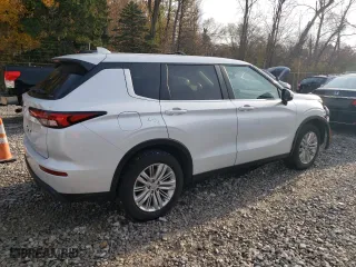 2024 Mitsubishi Outlander ES with VIN JA4J4UA82RZ063396, listed as a Copart auction lot 77793594 with 17,829 mi miles and Salvage Title. Bid and sale history available at carsss.com. Image 3.