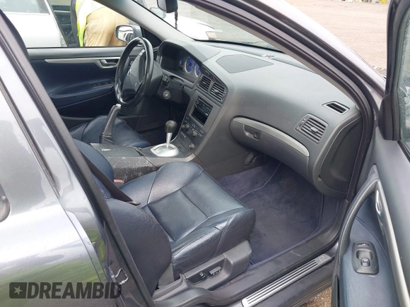 2004 Volvo S60 R with VIN YV1RH52Y342355653, listed as a IAAI auction lot 41831546 with 220,399 mi miles. Bid and sale history available at carsss.com. Image 5.
