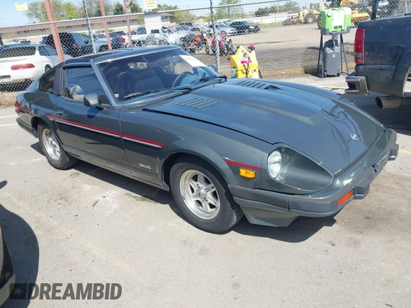 1983 Datsun 280ZX z VIN JN1HZ04S3DX579019, wystawiony jako IAAI lot #41825629 z przebiegiem 136 430 mil mil oraz . Historia ofert i sprzedaży dostępna na DreamBid. Obrazek 1.