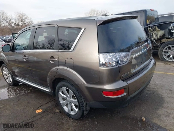 2011 Mitsubishi Outlander GT with VIN JA4JT5AX6BU034177, listed as a IAAI auction lot 41833096 with 213,554 mi miles. Bid and sale history available at carsss.com. Image 3.