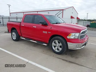 2018 Ram 1500 Big Horn z VIN 1C6RR7LT4JS294480, wystawiony jako IAAI lot #41950943 z przebiegiem 81 089 mil mil oraz . Historia ofert i sprzedaży dostępna na DreamBid. Obrazek 1.