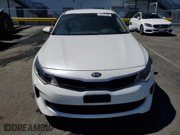 2017 Kia Optima EX z VIN KNAGU4LE0H5013862, wystawiony jako Copart lot #56093075 z przebiegiem 129 511 mil mil oraz Czysty tytuł • Clean title. Historia ofert i sprzedaży dostępna na DreamBid. Obrazek 5.