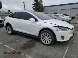 2016 Tesla Model X 70D z VIN 5YJXCAE2XGF003344, wystawiony jako Copart lot #53123305 z przebiegiem 126 052 mil mil oraz Szkody całkowita. Historia ofert i sprzedaży dostępna na DreamBid. Obrazek 4.