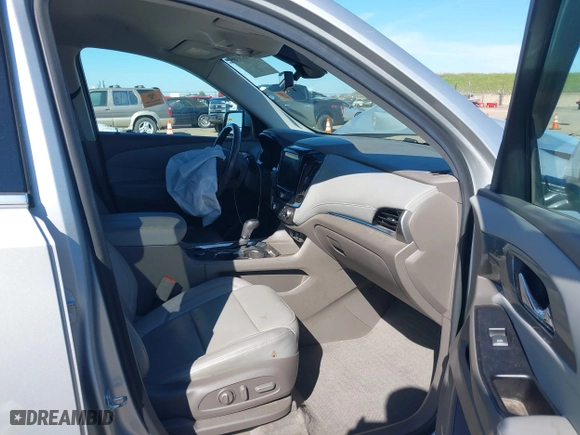 2019 Chevrolet Traverse LT Leather with VIN 1GNEVHKW0KJ126807, listed as a IAAI auction lot 41681930 with 90,320 mi miles. Bid and sale history available at carsss.com. Image 5.