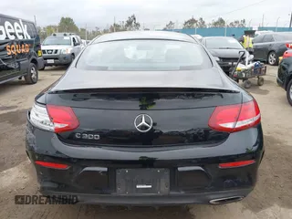 2018 Mercedes-Benz C 300 z VIN WDDWJ4JB8JF735845, wystawiony jako IAAI lot #42064145 z przebiegiem 61 523 mil mil oraz . Historia ofert i sprzedaży dostępna na DreamBid. Obrazek 16.