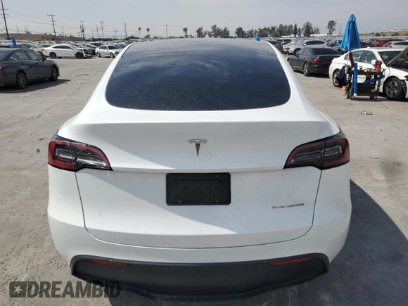 2023 Tesla Model Y Long Range z VIN 7SAYGDEE8PA030286, wystawiony jako Copart lot #50945465 z przebiegiem 43 676 mil mil oraz Szkoda całkowita • Salvage title. Historia ofert i sprzedaży dostępna na DreamBid. Obrazek 6.