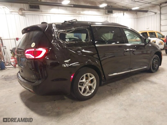 2017 Chrysler Pacifica Touring-L with VIN 2C4RC1BGXHR656447, listed as a IAAI auction lot 41046799 with 187,135 mi miles. Bid and sale history available at carsss.com. Image 4.