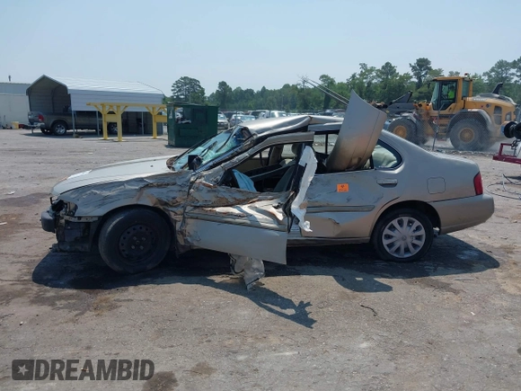 2001 Nissan Altima GXE with VIN 1N4DL01D01C211814, listed as a IAAI auction lot 39859798 with 1 mi miles. Bid and sale history available at carsss.com. Image 14.