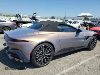 2023 Aston Martin Vantage z VIN SCFSMGBW0PGP08680, wystawiony jako Copart lot #49828114 z przebiegiem Nie podano mil oraz . Historia ofert i sprzedaży dostępna na DreamBid. Obrazek 3.