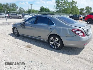 2015 Mercedes-Benz S 550 z VIN WDDUG8FB3FA142954, wystawiony jako IAAI lot #39795621 z przebiegiem 111 415 mil mil oraz . Historia ofert i sprzedaży dostępna na DreamBid. Obrazek 13.