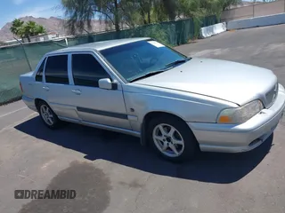 1999 Volvo S70 z VIN YV1LS55A0X2597598, wystawiony jako IAAI lot #42249040 z przebiegiem 280 390 mil mil oraz . Historia ofert i sprzedaży dostępna na DreamBid. Obrazek 13.