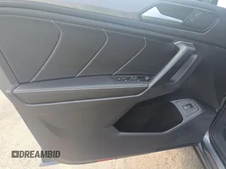 2024 Volkswagen Tiguan SE z VIN 3VV3B7AX1RM107078, wystawiony jako IAAI lot #42852792 z przebiegiem 36 642 mil mil oraz . Historia ofert i sprzedaży dostępna na DreamBid. Obrazek 17.