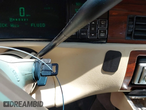 1995 Cadillac DeVille z VIN 1G6KD52BXSU278072, wystawiony jako IAAI lot #42036812 z przebiegiem 149 180 mil mil oraz . Historia ofert i sprzedaży dostępna na DreamBid. Obrazek 11.