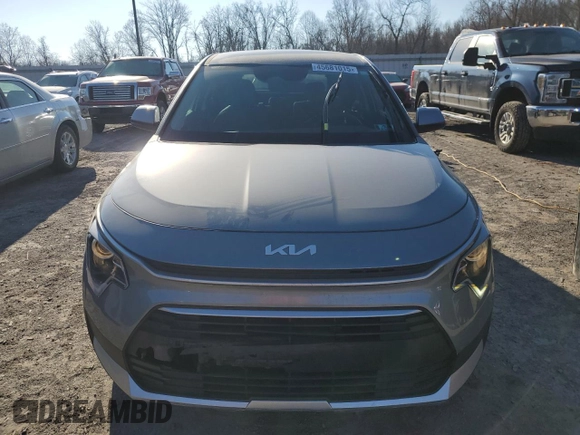 2025 Kia Niro LX with VIN KNDCP3LE3S5223592, listed as a Copart auction lot 45681015 with 5,589 mi miles and Salvage Title. Bid and sale history available at carsss.com. Image 5.