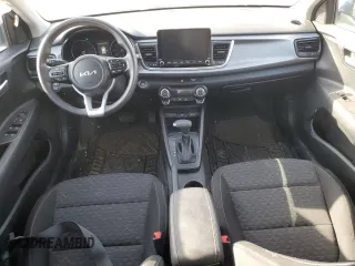 2022 Kia Rio S with VIN 3KPA25AD1NE437713, listed as a Copart auction lot 89347655 with 27,188 mi miles and Salvage Title. Bid and sale history available at DreamBid. Image 8.
