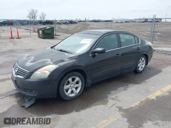 2007 Nissan Altima 2.5 with VIN 1N4AL21EX7C185738, listed as a IAAI auction lot 42117302 with 237,676 mi miles. Bid and sale history available at carsss.com. Image 2.