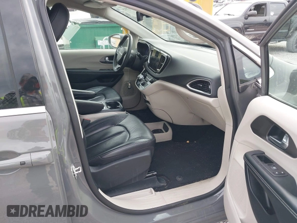 2022 Chrysler Pacifica Touring L with VIN 2C4RC1BG7NR168519, listed as a IAAI auction lot 41928929 with 55,814 mi miles and . Bid and sale history available at DreamBid. Image 5.