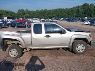 2005 GMC Canyon SLE Z71 with VIN 1GTDS196558220056, listed as a IAAI auction lot 39811631 with 274,702 mi miles. Bid and sale history available at carsss.com. Image 13.