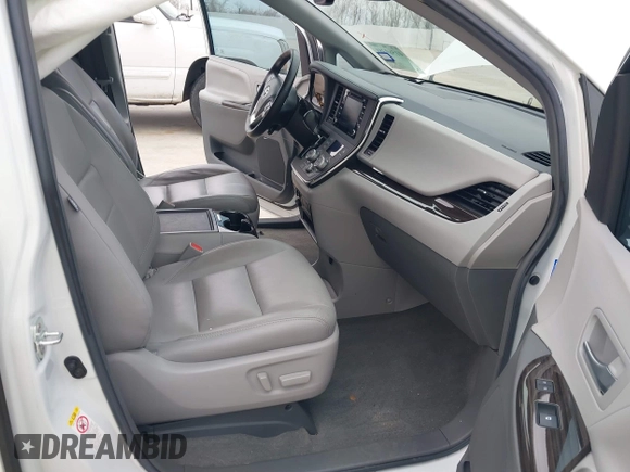 2018 Toyota Sienna XLE Auto Access Seat with VIN 5TDYZ3DC5JS938542, listed as a IAAI auction lot 41569381 with 41,691 mi miles. Bid and sale history available at carsss.com. Image 5.