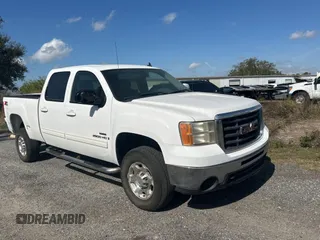 2008 GMC Sierra 2500HD SLT с VIN 1GTHK23688F220178, выставлен на аукционе Copart как лот 45385545 с пробегом 415 781 миль миль и Чистый • Clean title. История ставок и продаж доступна на DreamBid. Изображение 1.
