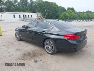 2017 BMW 5 Series 530i z VIN WBAJA5C31HWA35160, wystawiony jako IAAI lot #42405681 z przebiegiem 100 630 mil mil oraz . Historia ofert i sprzedaży dostępna na DreamBid. Obrazek 3.