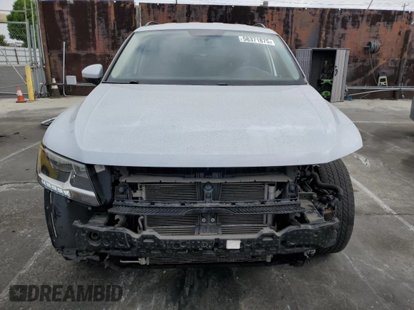 2018 Volkswagen Tiguan S with VIN 3VV1B7AXXJM013468, listed as a Copart auction lot 58371875 with 61,464 mi miles and Salvage title. Bid and sale history available at DreamBid. Image 5.