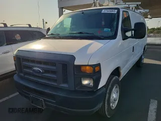 2013 Ford Econoline Cargo Commercial z VIN 1FTNE1EW1DDA61995, wystawiony jako IAAI lot #42516622 z przebiegiem 182 503 mil mil oraz . Historia ofert i sprzedaży dostępna na DreamBid. Obrazek 3.