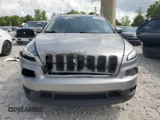2016 Jeep Cherokee Latitude with VIN 1C4PJMCB5GW210133, listed as a Copart auction lot 61161545 with 222,461 mi miles and Clean title. Bid and sale history available at DreamBid. Image 5.