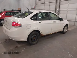 2010 Ford Focus S z VIN 1FAHP3EN6AW298708, wystawiony jako IAAI lot #42330720 z przebiegiem 210 067 mil mil oraz . Historia ofert i sprzedaży dostępna na DreamBid. Obrazek 4.