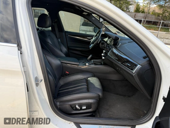 2019 BMW 5 Series 530e xDrive with VIN WBAJB1C52KB375629, listed as a Copart auction lot 86128564 with 89,988 mi miles and Clean title. Bid and sale history available at DreamBid. Image 5.