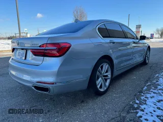 2017 BMW 7 Series 750i с VIN WBA7F0C31HGM21647, выставлен на аукционе Copart как лот 48763345 с пробегом 27 590 миль миль и Чистый • Clean title. История ставок и продаж доступна на DreamBid. Изображение 4.