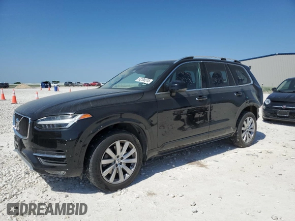 2017 Volvo XC90 Momentum z VIN YV4A22PK5H1128206, wystawiony jako Copart lot #52108315 z przebiegiem 69 510 mil mil oraz Szkody całkowita. Historia ofert i sprzedaży dostępna na DreamBid. Obrazek 1.