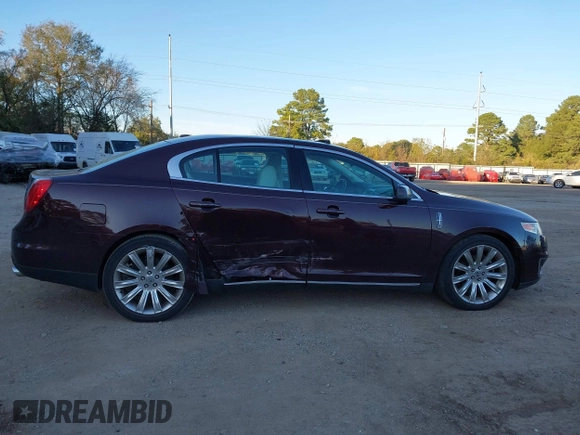 2011 Lincoln MKS z VIN 1LNHL9DRXBG606788, wystawiony jako IAAI lot #40963426 z przebiegiem 127 108 mil mil oraz . Historia ofert i sprzedaży dostępna na DreamBid. Obrazek 6.