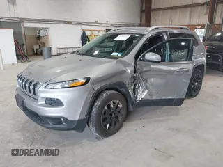 2016 Jeep Cherokee Latitude z VIN 1C4PJMCB9GW148882, wystawiony jako IAAI lot #42210237 z przebiegiem 124 441 mil mil oraz . Historia ofert i sprzedaży dostępna na DreamBid. Obrazek 2.